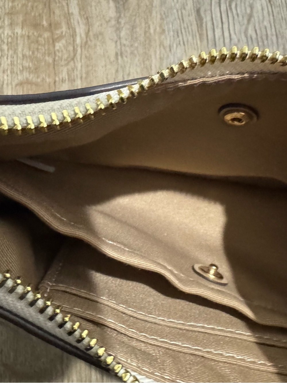 Coach Cream mini hand/crossbody bag. - Picture 4 of 7